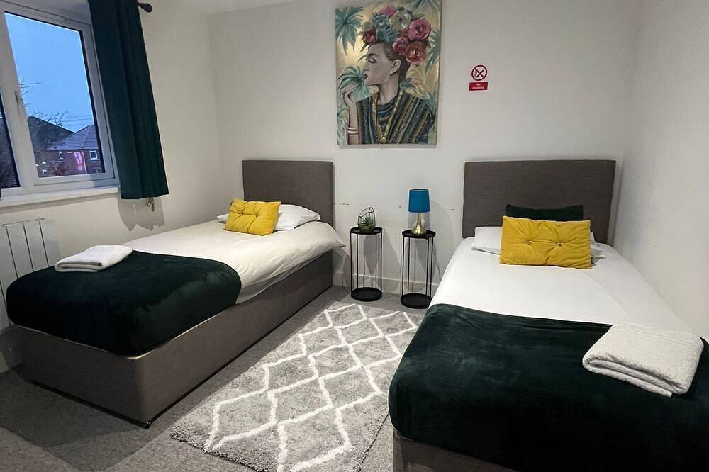 Entire apartment, Spacious Contractor Family apartment in Swindon, North Wessex Downs