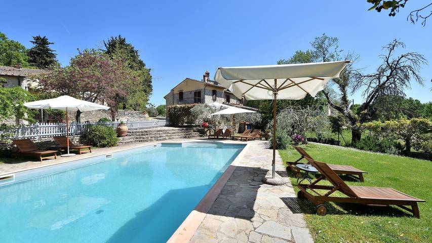 Gîte pour 4 personnes, avec terrasse ainsi que jardin et piscine, animaux acceptés à Castellina in Chianti - 2