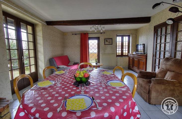 Gîte pour 10 personnes, avec Balcon ainsi que Terrasse et Jardin à Vourles