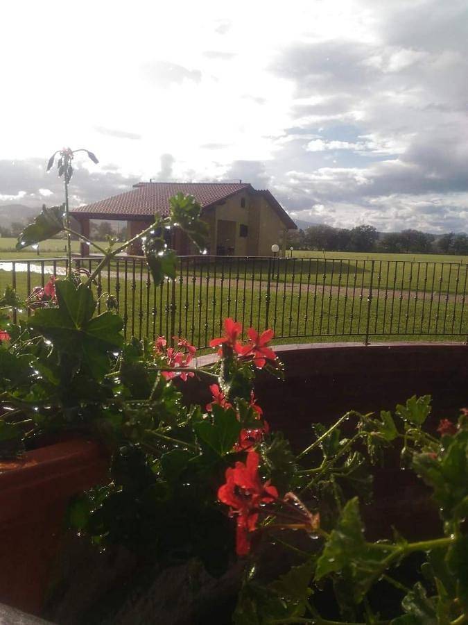 Agriturismo per 4 persone, con terrazza e piscina nonché panorama e giardino in Campagnatico