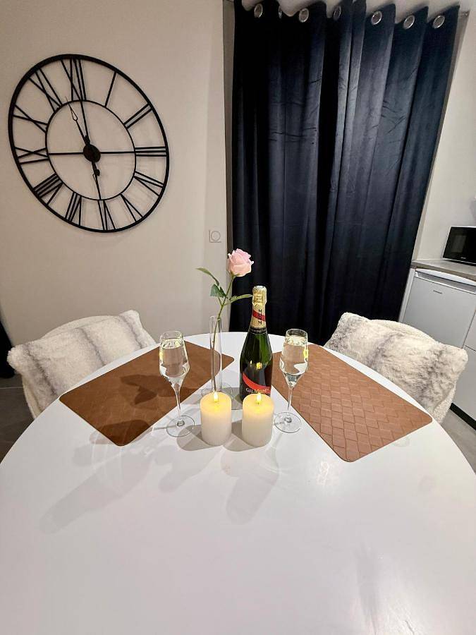 Gîte pour 2 personnes, avec jacuzzi et balcon à Échirolles - 3