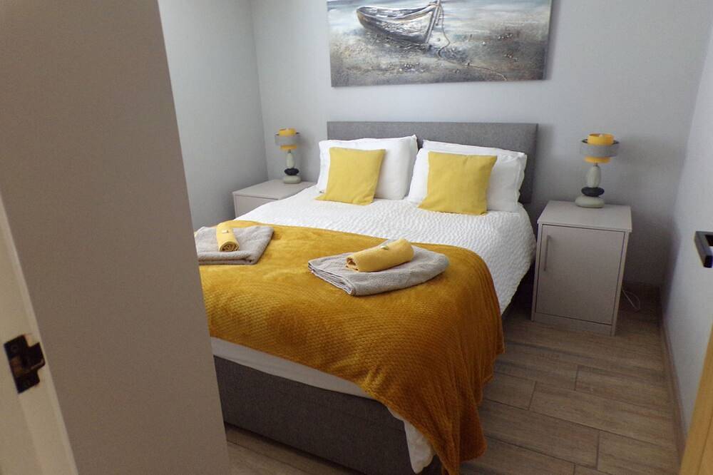 Entire apartment, 4thedome - Where comfort meets the coast in Barton on Sea, Hampshire