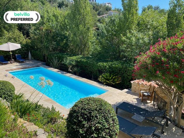 Gîte pour 2 personnes, avec terrasse et piscine à Pégomas