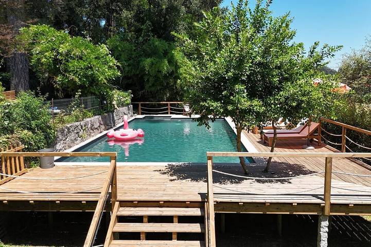 Casa de férias para 12 pessoas, com varanda e jardim e ainda piscina, com animais de estimação em Paredes