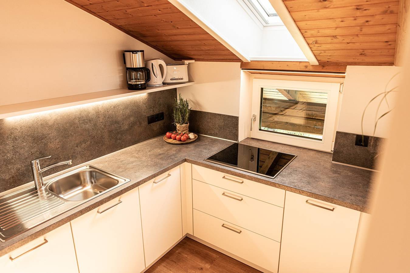 Ganze Wohnung, Apartment "Haus Lohengrin - Ferienwohnung 5" mit Bergblick, Wlan, Balkon und Garten in Seis am Schlern, Kastelruth