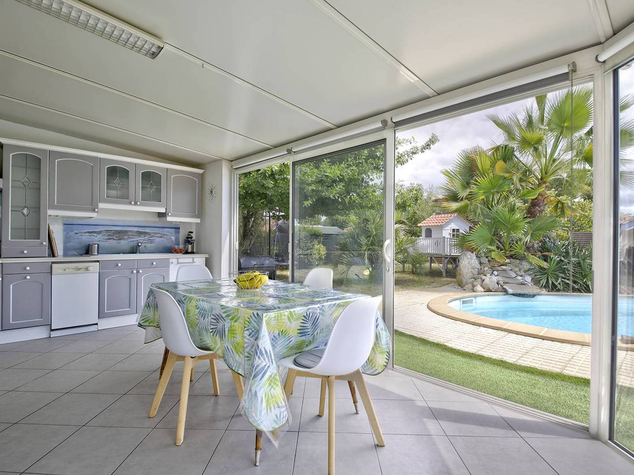 Villa de 130 m² avec piscine chauffée, proche Dune du Pilat et plages, idéale en famille in La Teste-de-Buch, Région d'Arcachon