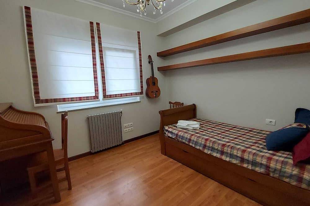 Entire apartment, Port of Foz with 4 rooms, garden, terrace and barbecue in Foz, Galician Coast