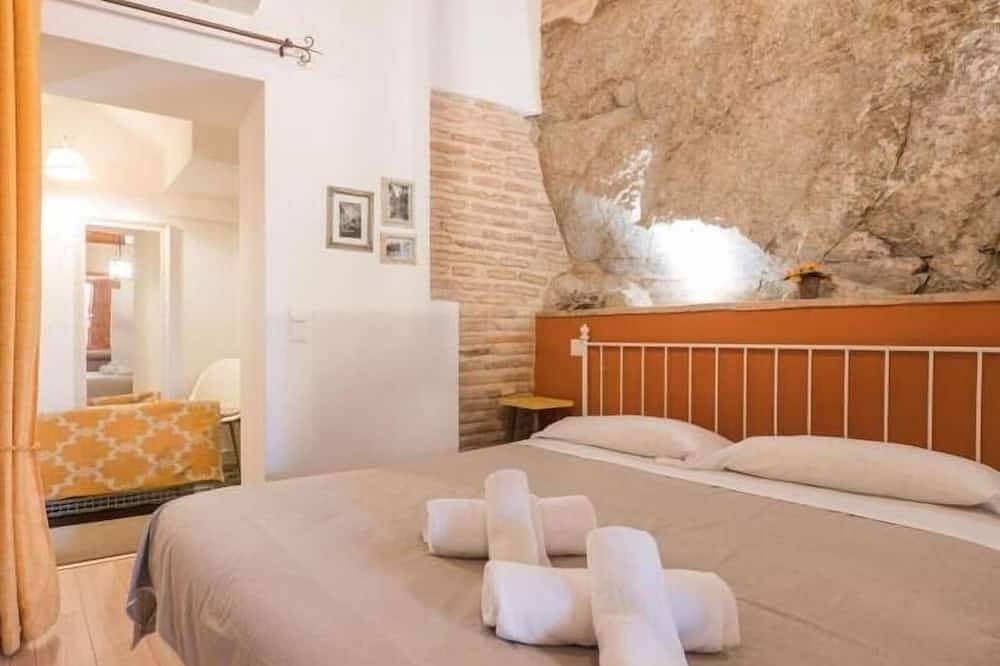 Entire apartment, El Aljibe de San Cipriano in Toledo, Toledo Province