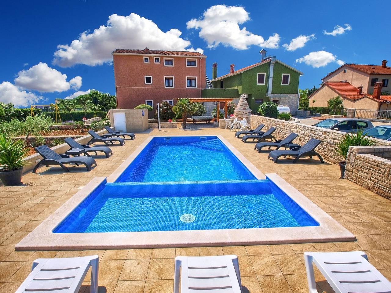 Ganze Wohnung, Ferienwohnung für 4 Personen mit Pool in Valbandon, Südküste Istrien