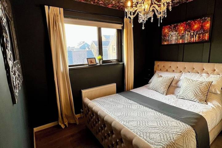 Caryis by the Sea  Modern newly renovated central location home 150m from beach. in Portrush, Grafschaft Antrim