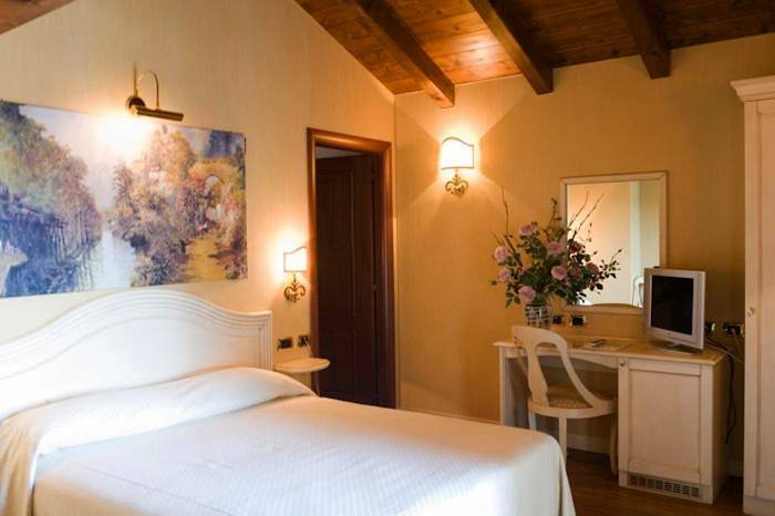 Hôtel, avec Balcon et Terrasse ainsi que Jacuzzi et Jardin à Mortegliano