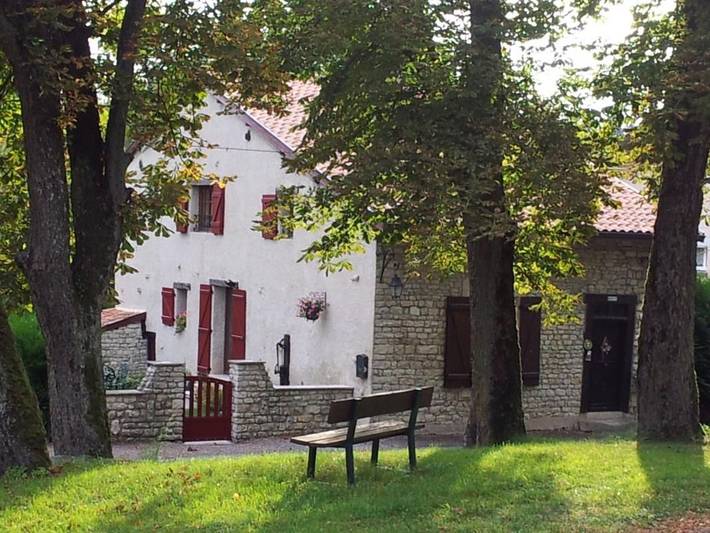 Gîte pour 4 personnes, avec Jardin dans Nixéville-Blercourt