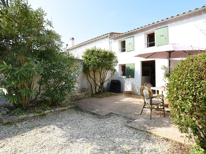 Casa antigua con encanto en el centro de Saint Clément des Baleines, cerca de la playa y equipada in Saint-Clément-des-Baleines, Región de La Rochelle