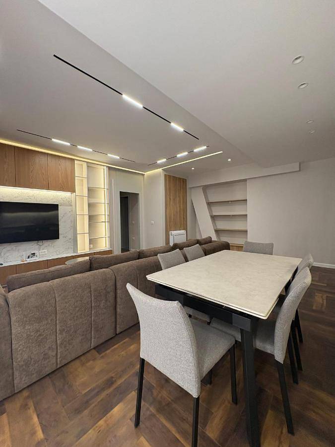 Cały apartament, Two-Bedroom Apartment with Balcony in Tirana, Albania