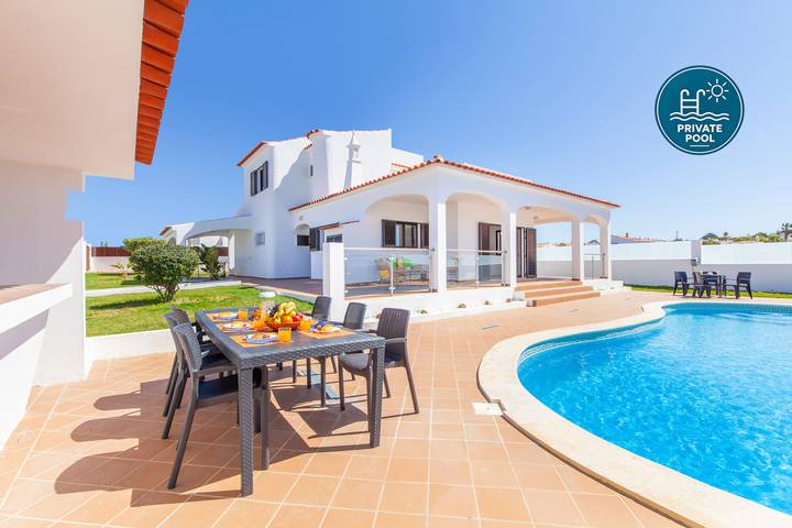 Vakantiehuis voor 8 personen, with Balkon and Terras as well as Tuin in Albufeira