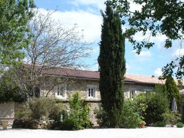 Maison d’hôte pour 4 personnes, avec vue ainsi que jardin et piscine, adapté aux familles à Vézénobres