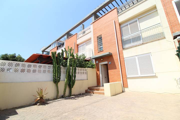 Apartamento para 5 personas, con jardín en Puerto de Sagunto