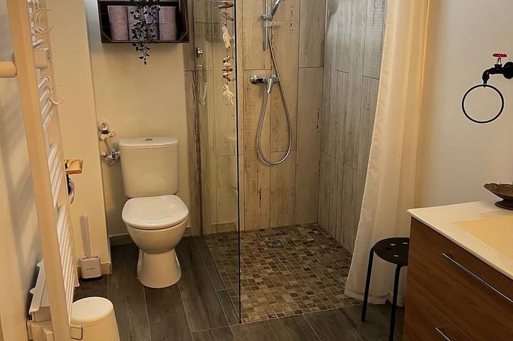 Gîte pour 4 personnes, avec jardin ainsi que terrasse et piscine dans Privas - 3