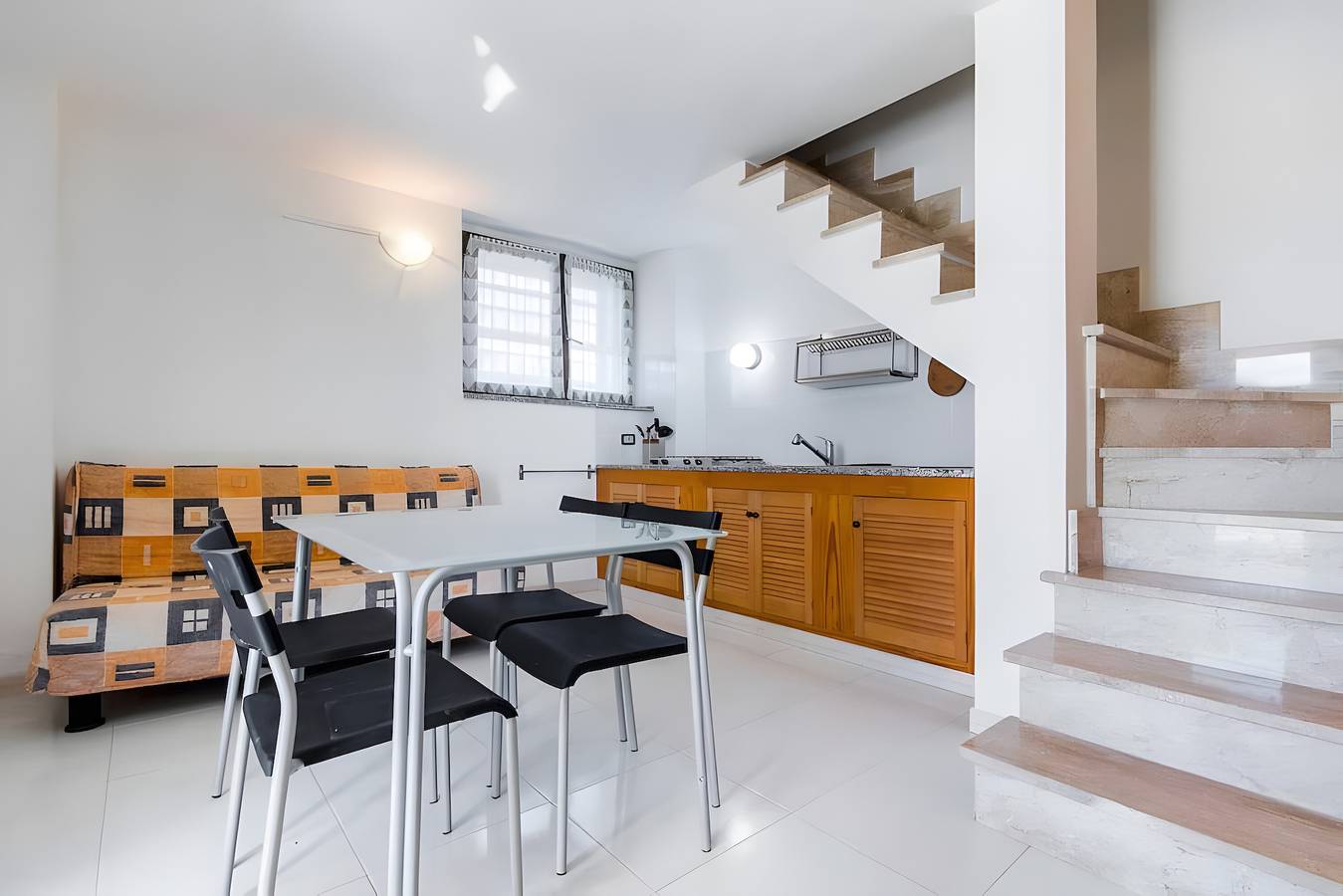 Apartamento entero, Apartamento 'Spiaggia E Relax' con terraza privada, jardín y aire acondicionado in Calasetta, Isla de Sant'Antioco