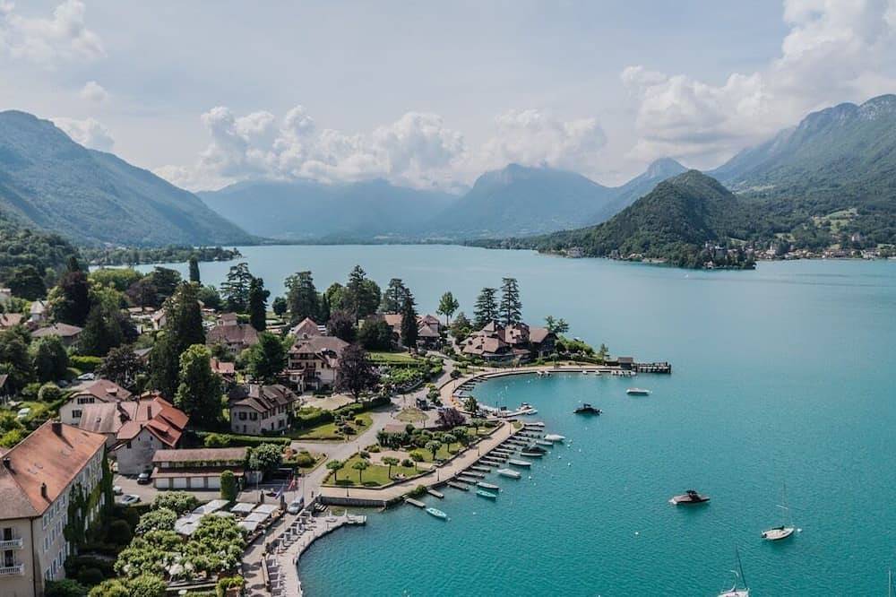 Chalet avec vue panoramique sur la baie de Talloires et Tournette in Talloires-Montmin, Région d'Annecy