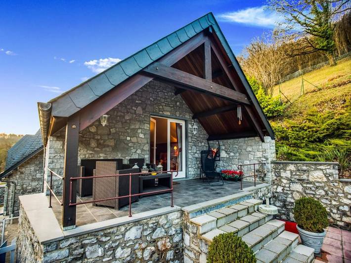 Maison de vacances pour 12 personnes, avec terrasse et sauna ainsi que piscine et jardin à Anhée
