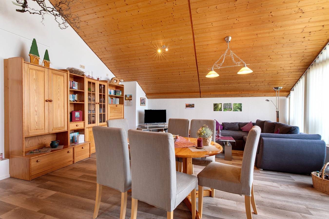 Apartamento entero, Estudio 'Müller' con balcón y wifi in Römerstein, Neckar-Alb