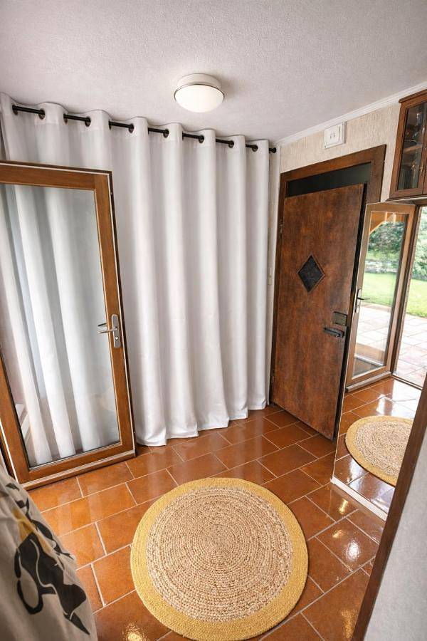 Location de vacances pour 15 personnes, avec jardin ainsi que vue et piscine à Saint-Geoire-en-Valdaine - 2