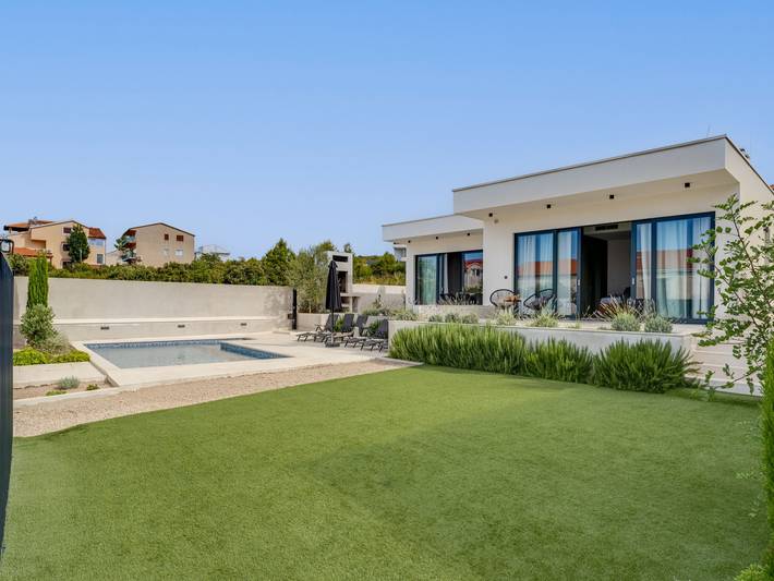 Location de vacances pour 8 personnes, avec jardin et terrasse à Šibenik - 2