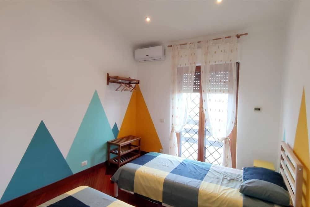 Apartamento entero, 2-bedroom apartment in phenomenal Ciampino with Wifi, Ac in Ciampino, Castelli Romani