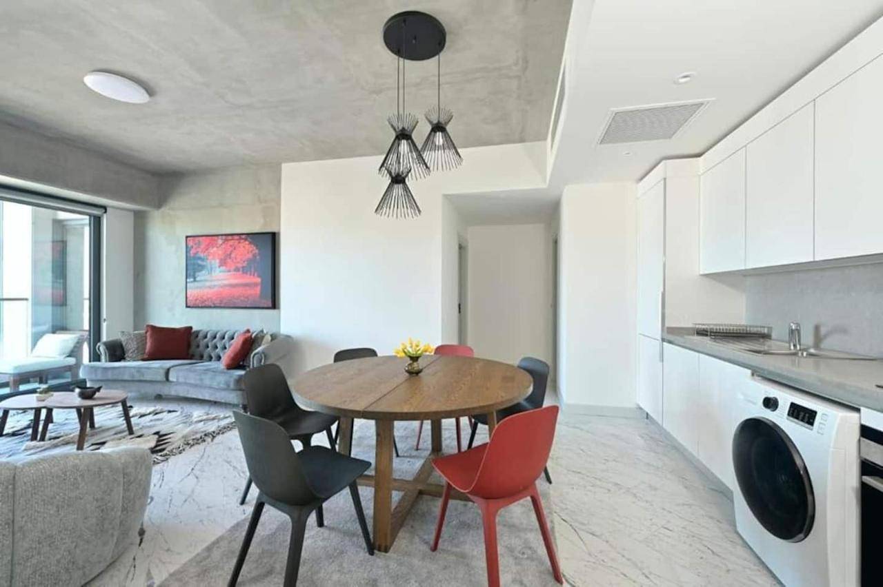 Bright Lovely Modern 2Bd25 Condo Poolgym! #220 in Şişli, Istanbul