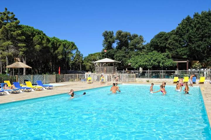 Camping für 6 Personen, mit Terrasse und Pool in Bonifacio