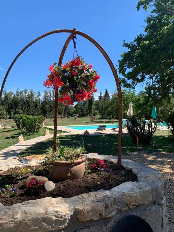 Appartement de vacances pour 2 personnes, avec Terrasse et Jardin ainsi que Piscine et Vue à Plan-d'Orgon