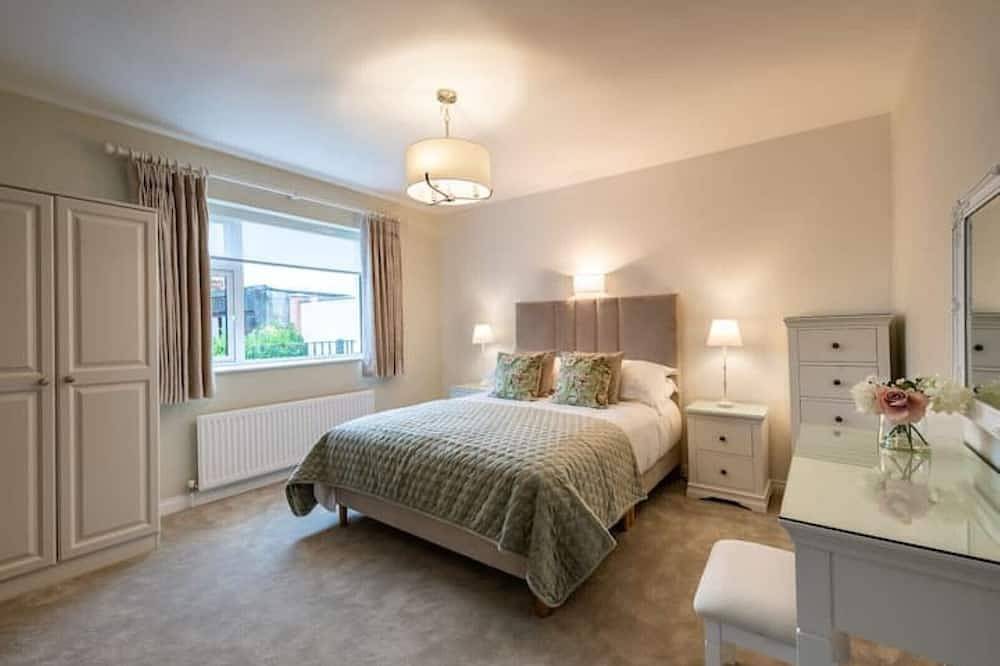 Outstanding  Luxurious House in Killarney- 5mins walk to Killarney Town Centre in Scrahane, Killarney