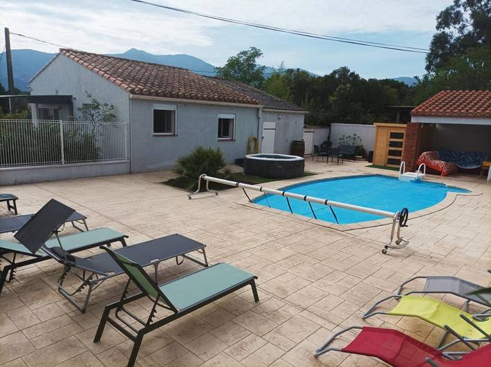 Location de vacances pour 5 personnes, avec piscine et vue ainsi que jardin et sauna, animaux acceptés à Céret - 2