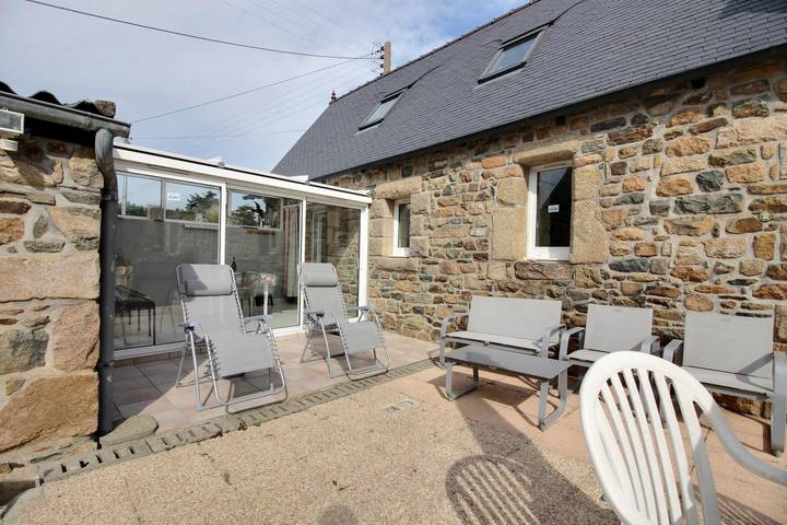 Gîte pour 4 personnes, avec terrasse et jardin, animaux acceptés à Plougrescant - 3