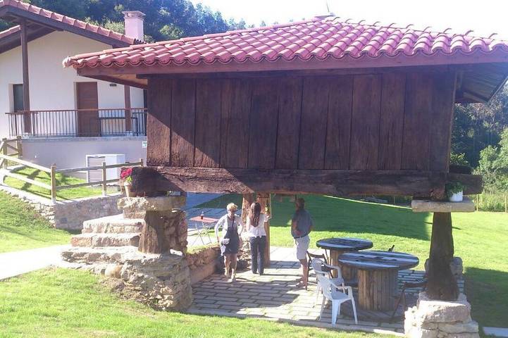Apartamento de vacaciones para 4 personas, con jardín además de piscina y balcón - 1