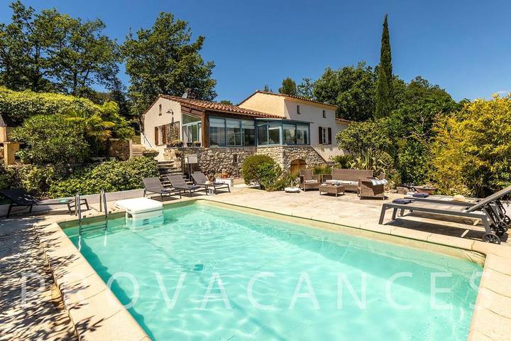 Ferienhaus für 8 Personen, mit Pool und Garten