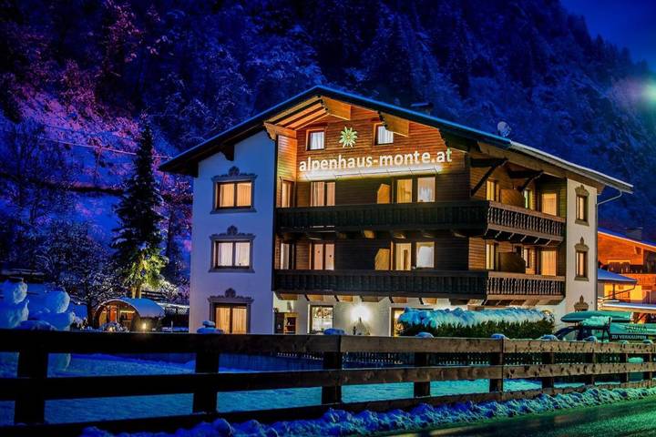 BnB für 3 Personen, mit Garten und Ausblick sowie Sauna und Terrasse, mit Haustier im Stubaital