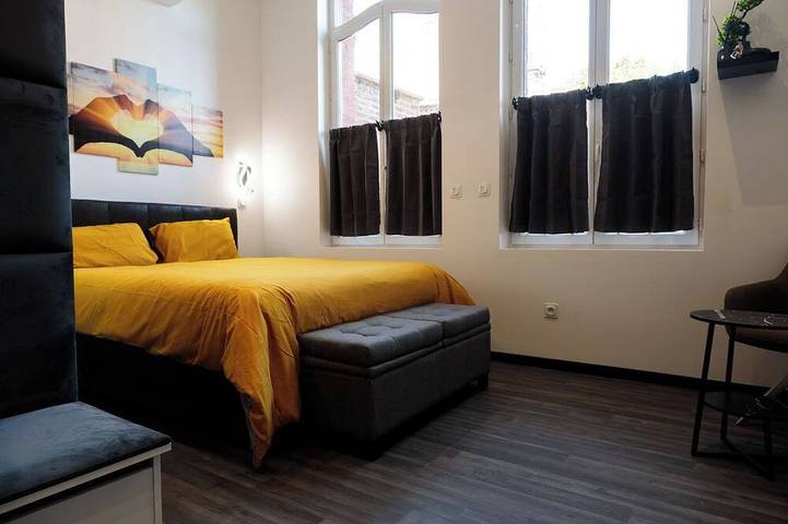 Apartamento entero, Delightful  1-Room Apartment in welcoming Valenciennes neighborhood in Valenciennes, Región de Valenciennes