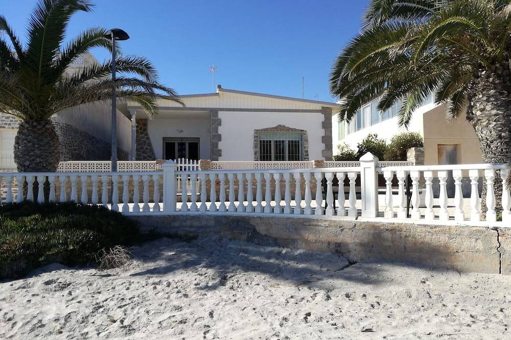 Chalet On The First Line Of The Sea, 5 Meters !! Free Wifi in El Mojón (Alicante), Pilar de la Horadada