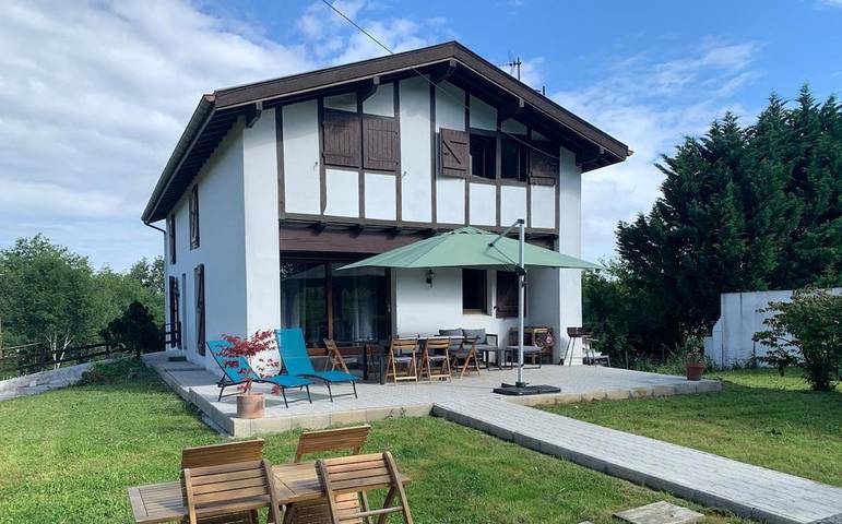 Maison de vacances pour 8 personnes, avec jacuzzi ainsi que terrasse et jardin