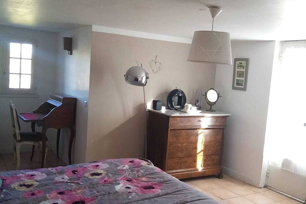 Maison a 2 pas de lourmarin  au calme absolu avec piscine et pool house in Puyvert, Parc naturel régional du Luberon