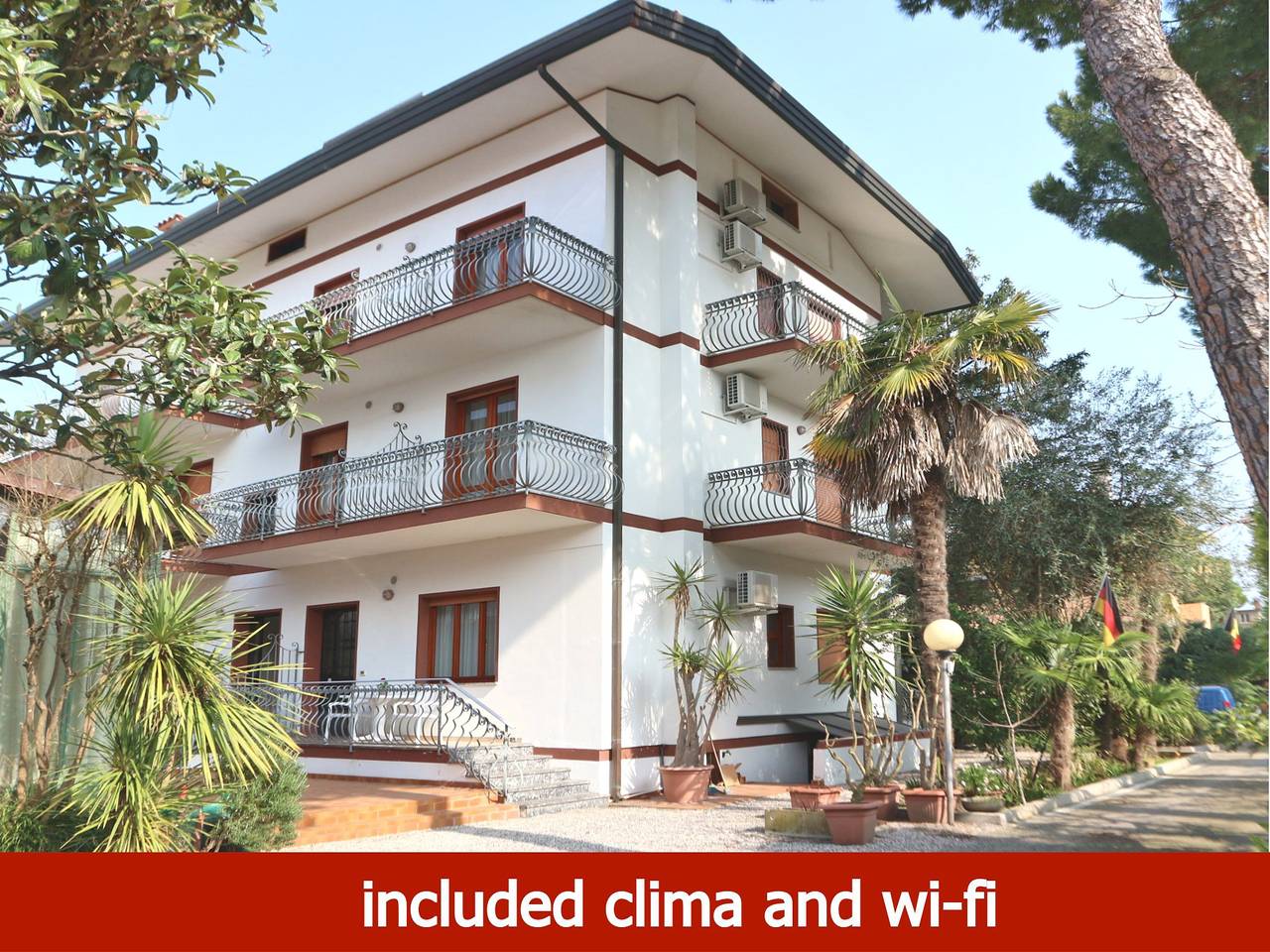 Ganze Wohnung, Modernes Apartment, 1,5 km vom Strand entfernt, mit WLAN und Parkplatz in Lignano Sabbiadoro, Udine Provinz