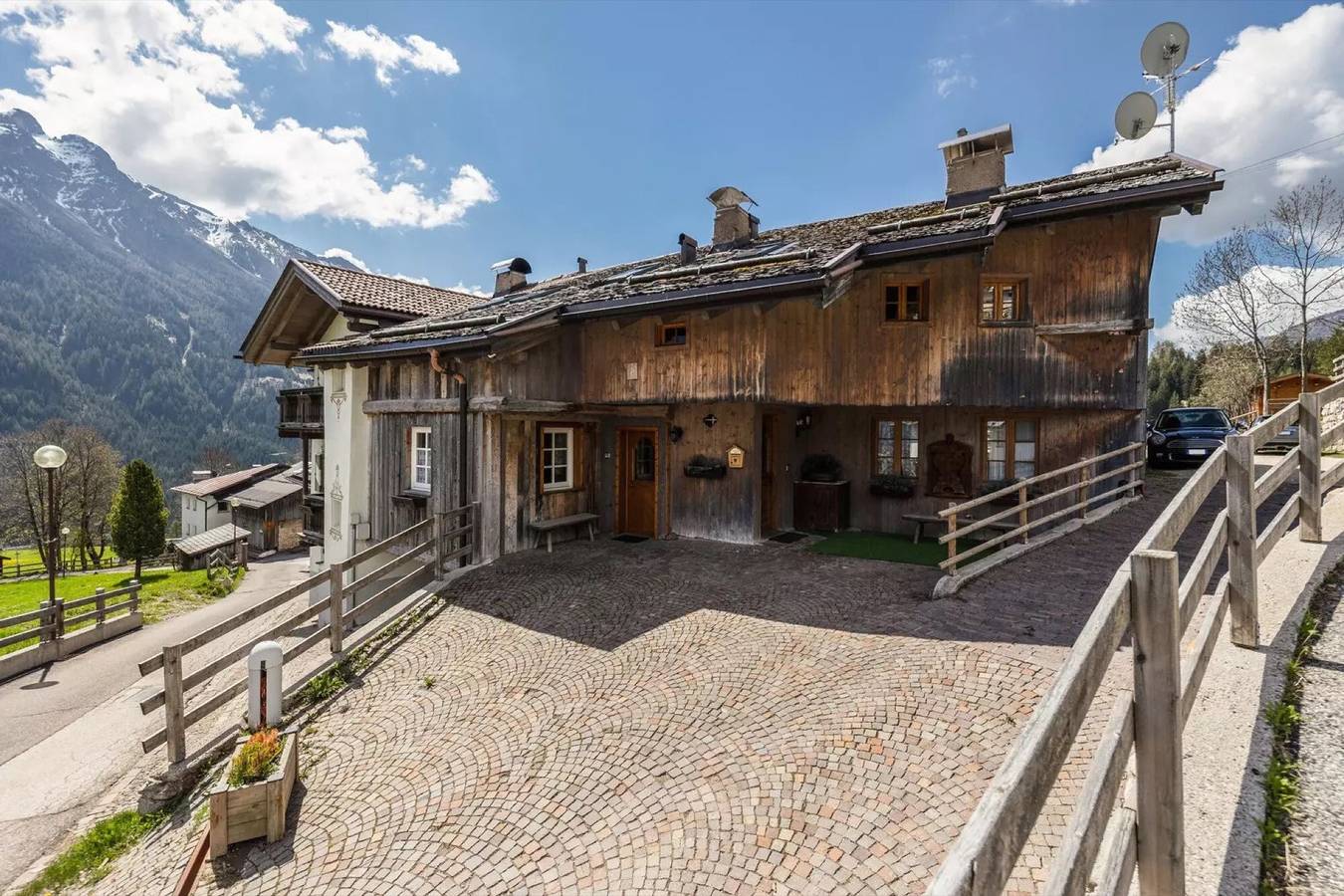 Entire apartment, Apartment "Ciasa Sommavilla Calendula" with Mountain View, Shared Garden & Wi-Fi in San Giovanni di Fassa, Dolomiti Superski