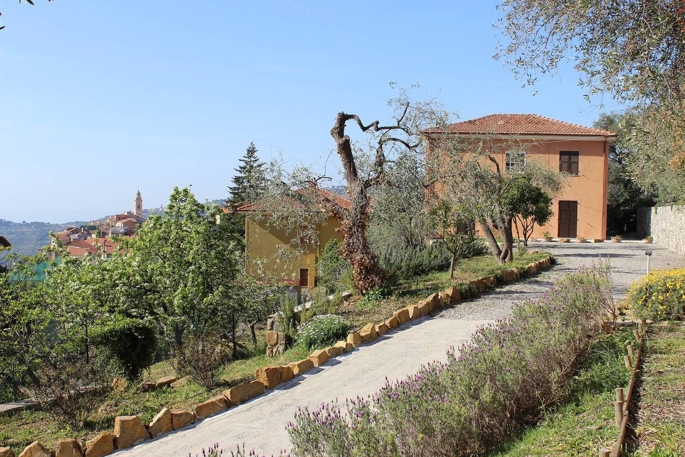 Ferienhaus 'Ca' Del Sole' mit Meerblick, Privatem Garten und Wi-Fi in Civezza, Riviera di Ponente