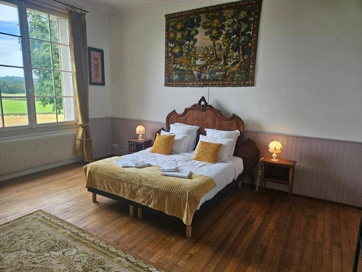 Chambre d’hôte pour 3 personnes, avec jardin et terrasse ainsi que vue et piscine à Saint-Bard - 4