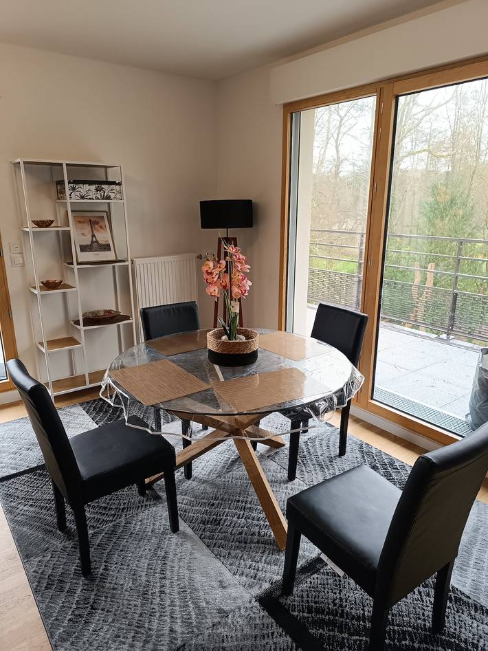 Location de vacances pour 6 personnes, avec Balcon et Jacuzzi dans Yvelines