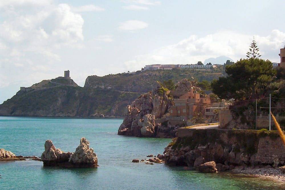 Oasis of relaxation in the heart of Altavilla Milicia, located between Palermo and Cefalù. in Altavilla Milicia, Provincia de Palermo