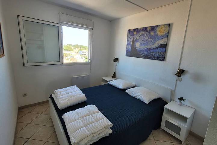 Entire apartment, Amazing Mediterranean Views:  3rd floor apartment with open balcony (sleeps 4) in Grau d’Agde, Agde