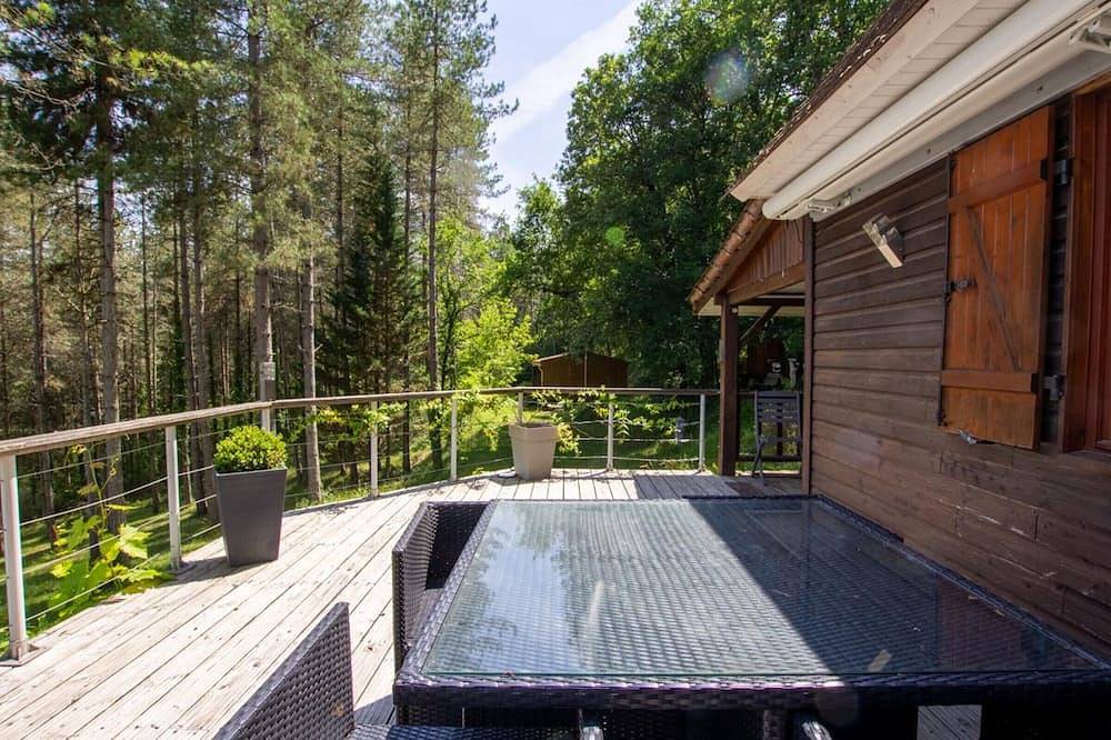 Chalet rustique au cœur du Périgord Noir avec terrasse et confort inclus in Saint-Pompont, Périgord Noir